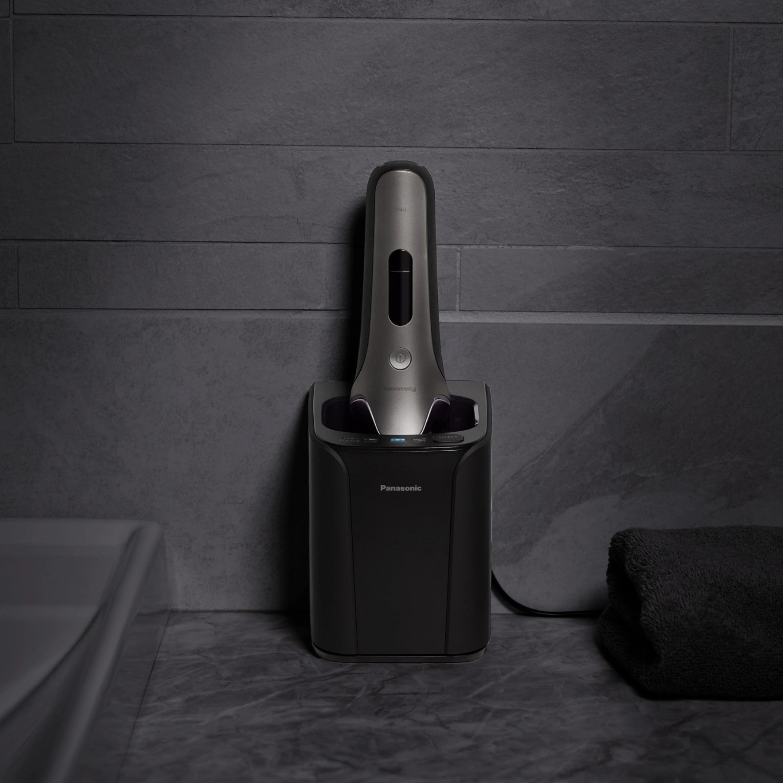 Panasonic ES-L690U-S841 Men’s Wet & Dry 6-Blade Electric Shaver with Clean & Charge Station - Refurbished