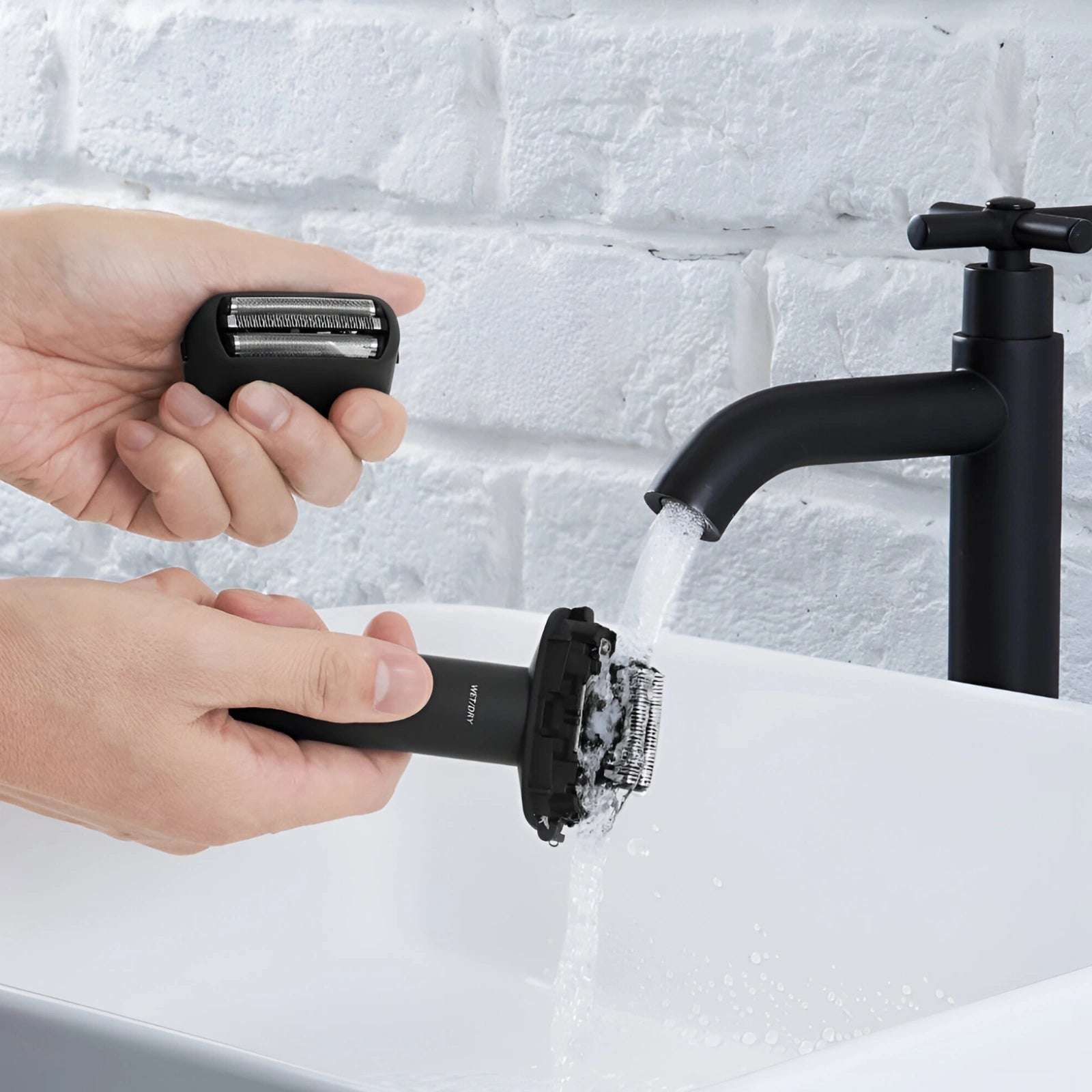 fully-waterproof-compact-shaver
