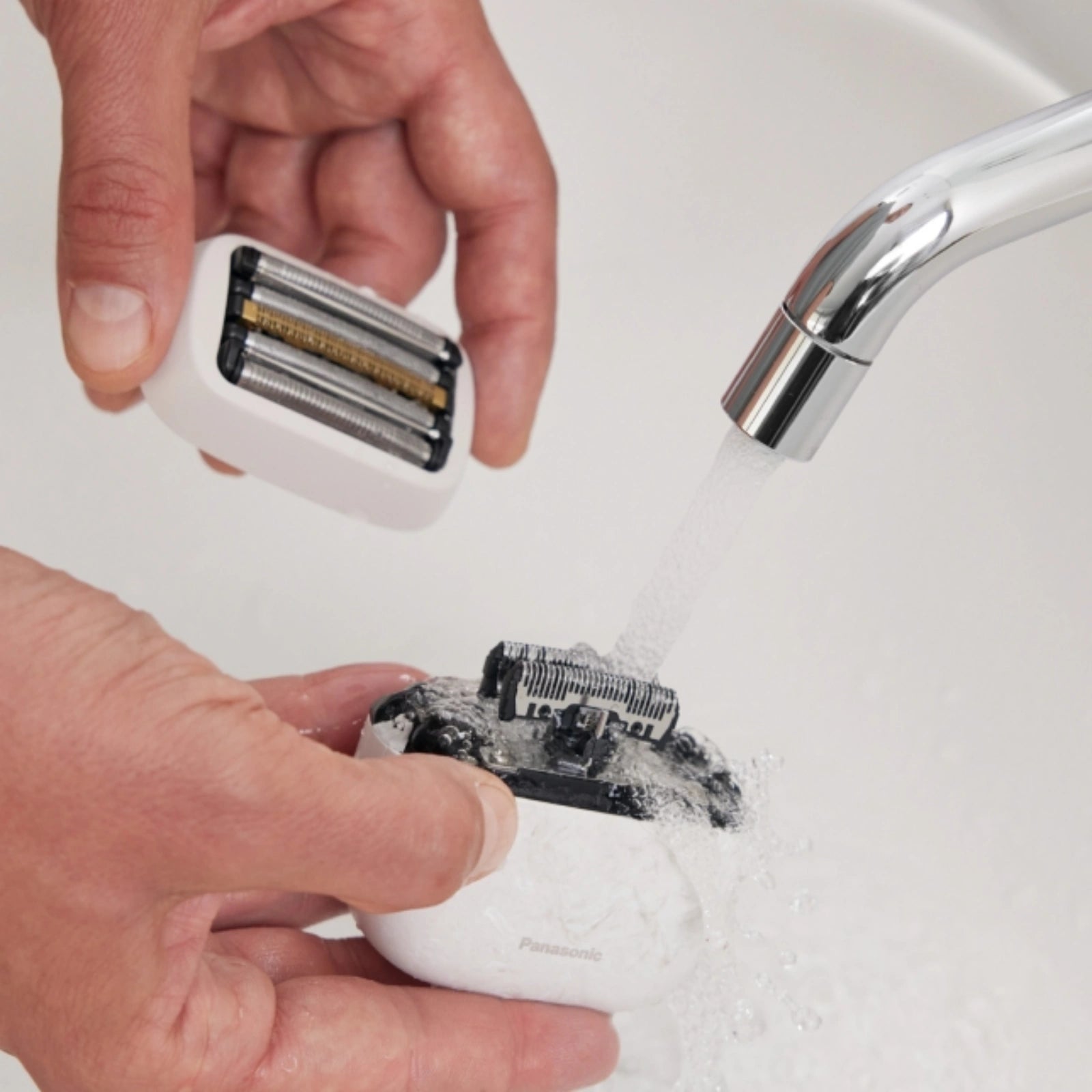 palm-size-ES-PV6B-shaver