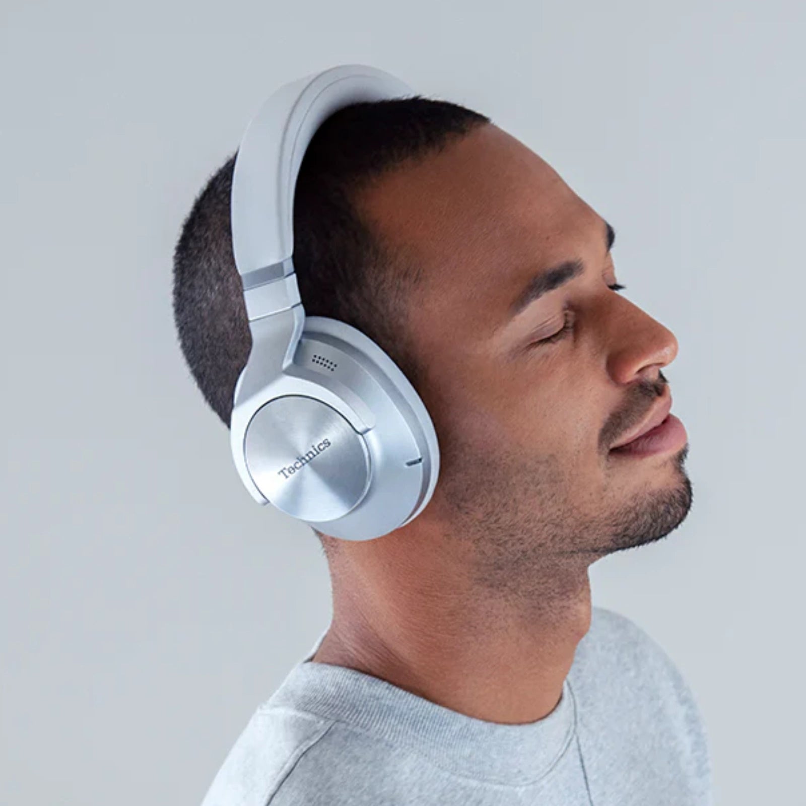 technics-EAH-A800-headphones
