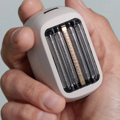 ES-PV6B-shaver-palm-size