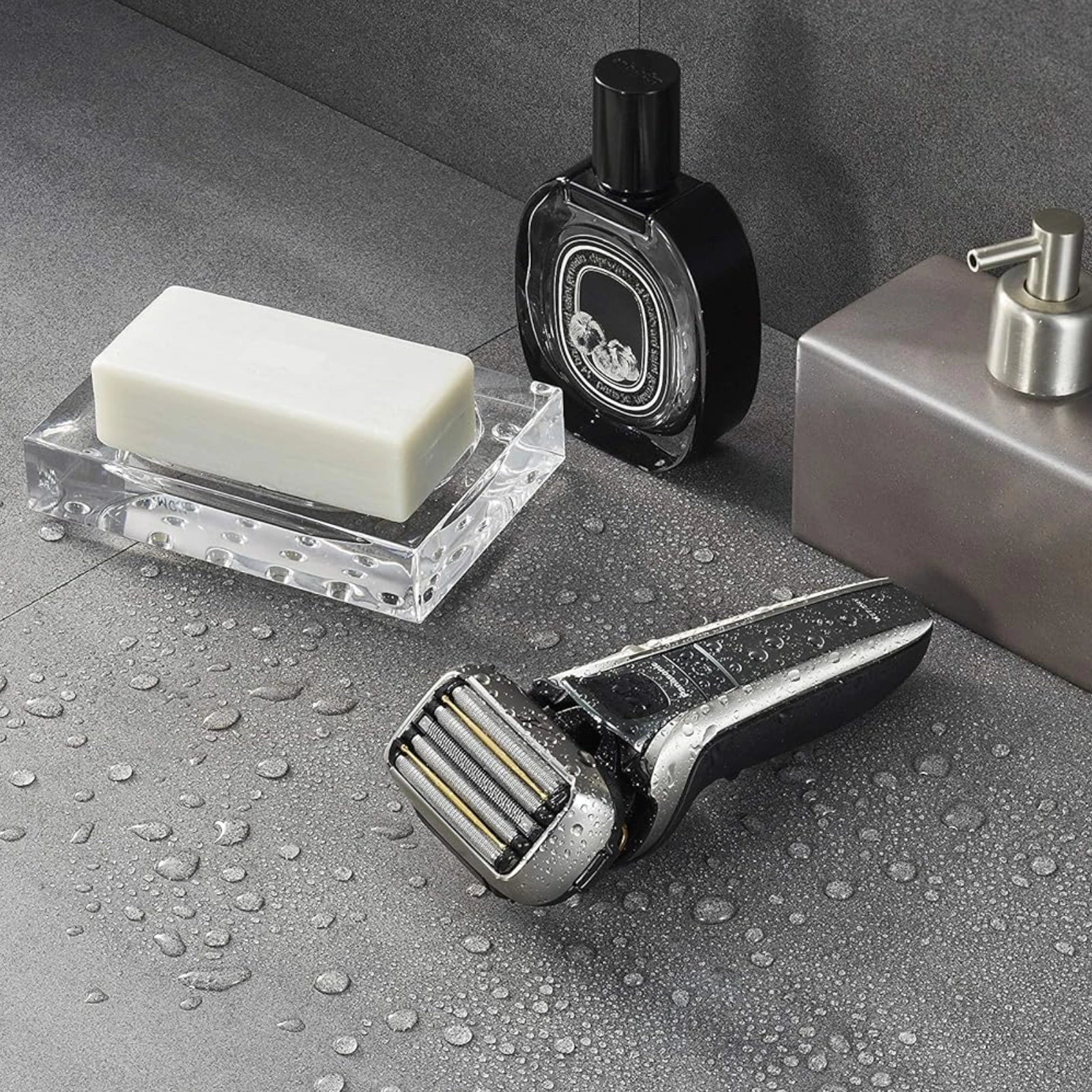 shaver-with-cleaning-station